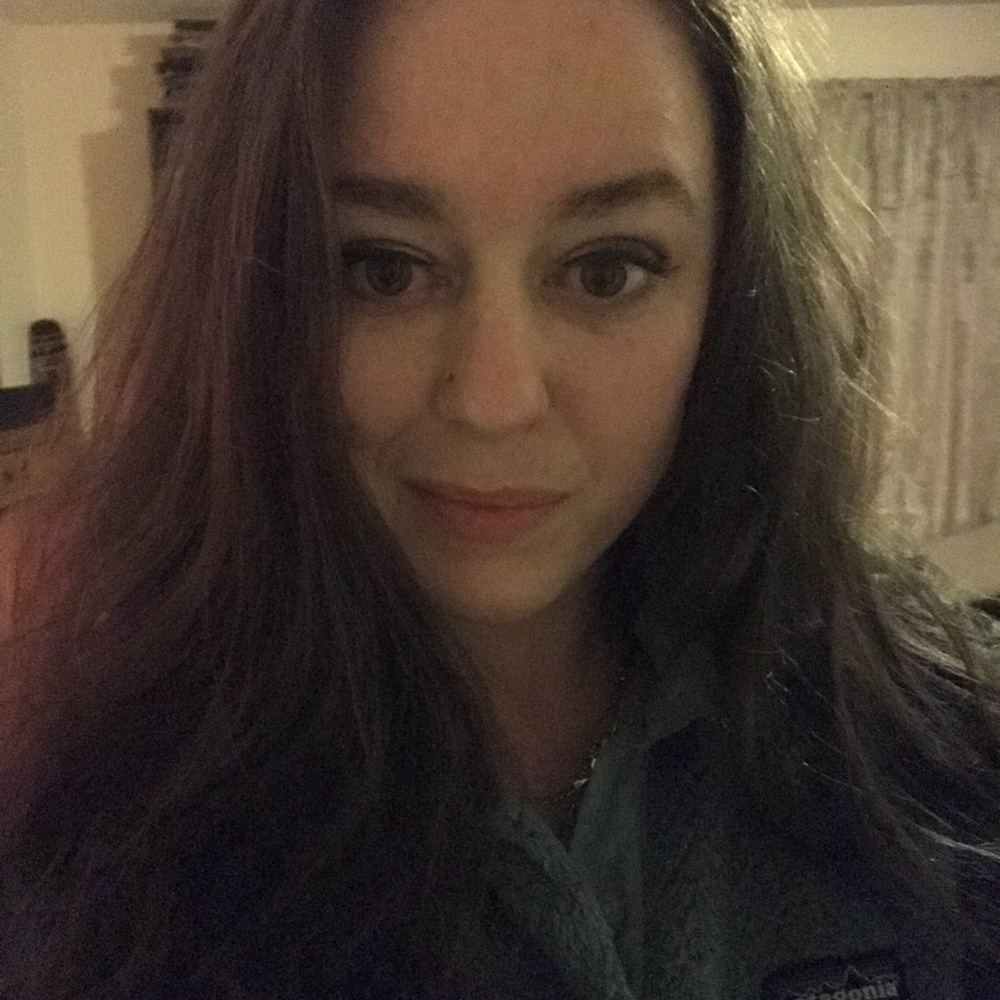 Meet your Posher, Katie the Jeans Queen!!! 👖👑